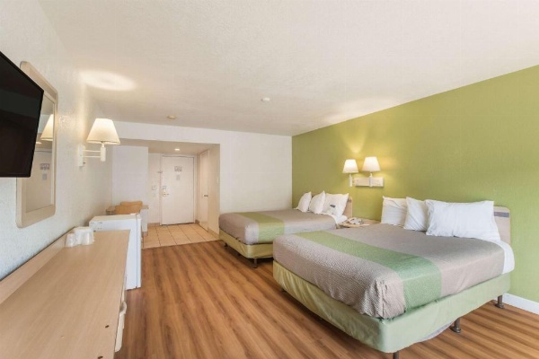 Motel 6 Hemet image 11